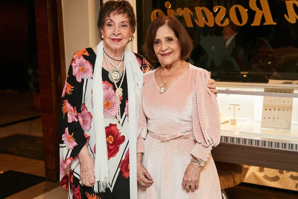 Lúcia Itapary oferece jantar de aniversário para Marlene Galeazzi