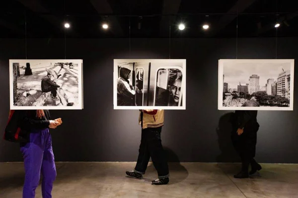 Exposição Cidade que des(en)volvem, uma das séries selecionada pelo programa Nova Fotografia 2025, do MIS - Metrópoles