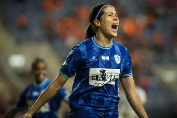 Brasileira concorre a destaque do futebol feminino em Israel