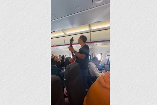 Vídeo de louvor durante voo viraliza e divide opiniões na web