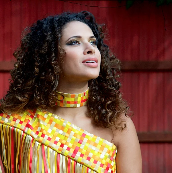 Renata Jambeiro voltará a Brasília para lançar seu terceiro disco, “Fogaréu”