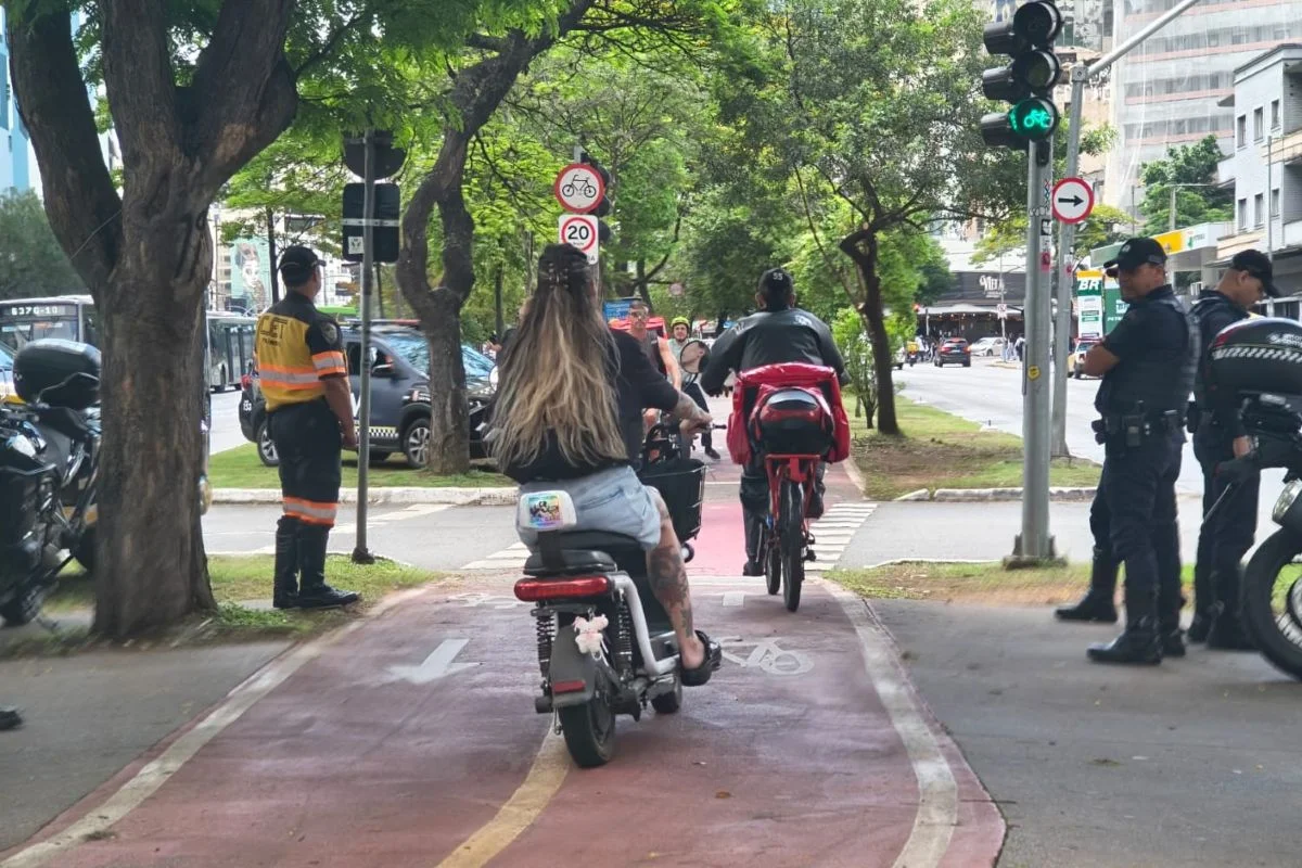 Ciclistas na Ciclovia da Faria Lima Ciclistas na Ciclovia da Faria Lima
