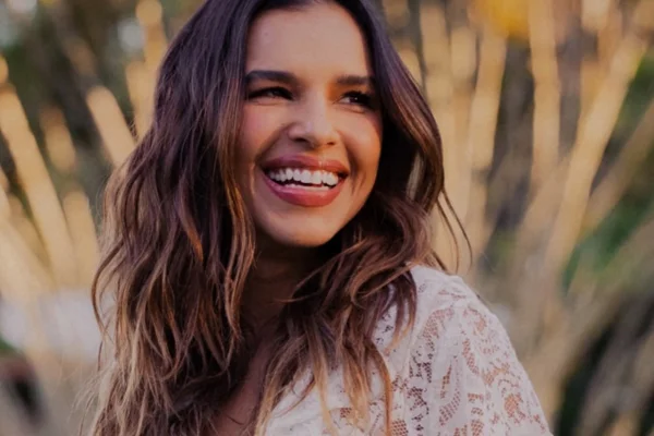 Após anunciar gravidez, Mariana Rios publica foto rara com o namorado - Metrópoles