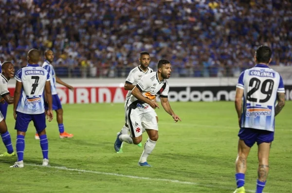 Vasco vence o CSA e dá passo importante contra o rebaixamento