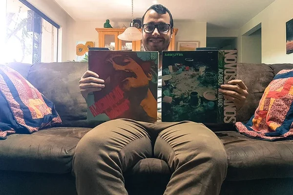 Colecionadores de vinil no DF viram lojistas e driblam crise econômica