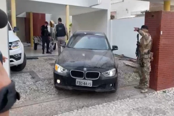 Carros de luxo e jet ski são apreendidos em nova fase da Operação Calvário