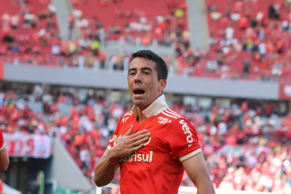 Santos perde para o Internacional e chega à sua 10ª derrota no Brasileirão