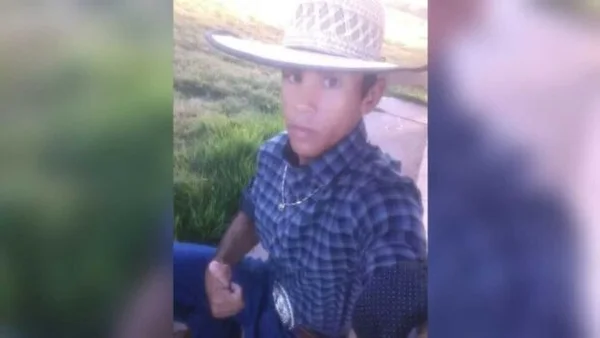 Jovem com moto de farol apagado atinge caminhão e morre em MS