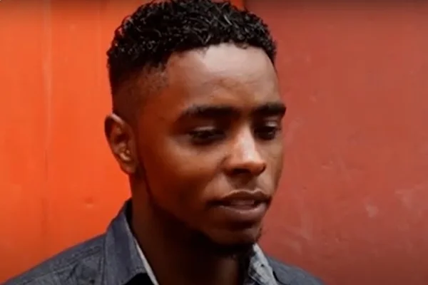 Julius Mbura é um advogado cego no Quênia