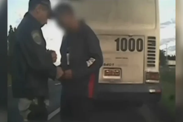 Agentes da PRF foram flagrados cobrando propina