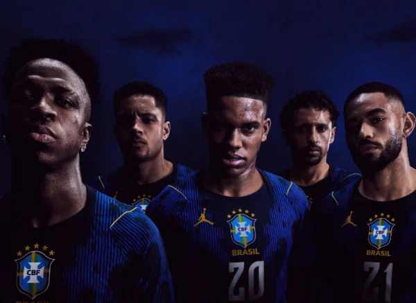 Imagem colorida da camisa reserva da Seleção Brasileira- Metrópoles