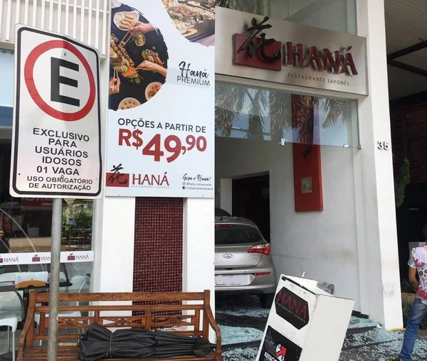 Vídeo. Carro invade restaurante japonês Haná na 408 Sul