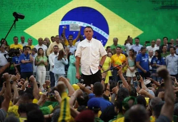 Em meio a silêncio e reclusão no Alvorada, Bolsonaro posta fotos. Veja