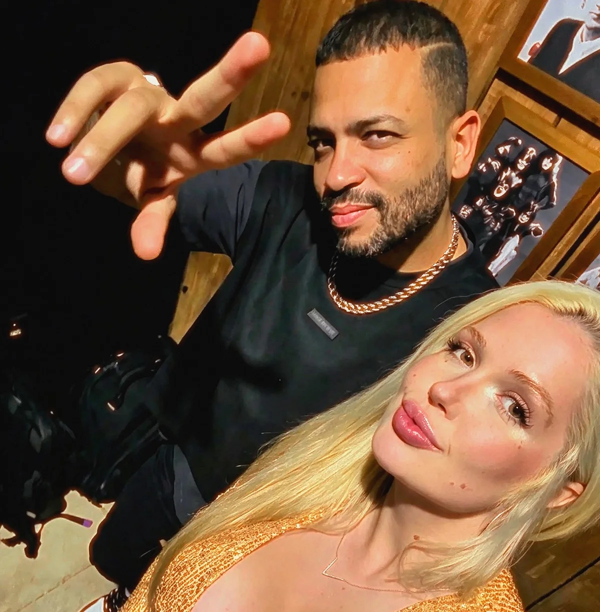 Ex-amante de Payet, Larissa Ferrari tem noitada com Projota antes de show em Santa Catarina Ex-amante de Payet, Larissa Ferrari tem noitada com Projota antes de show em Santa Catarina
