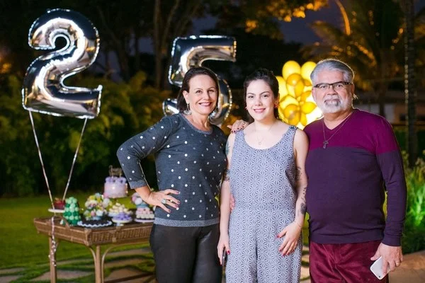 Giovanna Adriano ensina como fazer o irresistível “olho de gatinho”