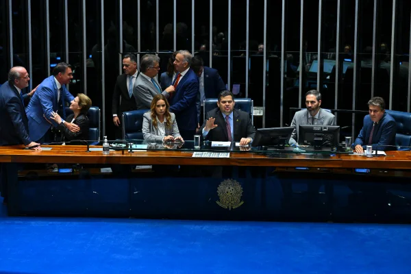 Mesa diretora do Senado com Flávio Bolsonaro