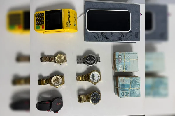 Golpista de pirâmide caribenha é preso com Rolex em área do CV - destaque galeria Golpista de pirâmide caribenha é preso com Rolex em área do CV - destaque galeria