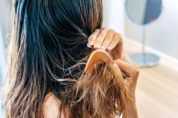Cabelo embaraçado: saiba como prevenir esse incômodo