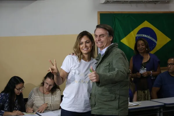 Marcela Temer apresenta Palácio da Alvorada a Michelle Bolsonaro
