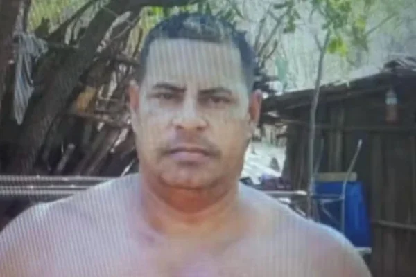 Imagem colorida de homem morto por raio - Metrópoles