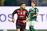Arrascaeta, meia do Flamengo, marcou em pênalti polêmico no último jogo Arrascaeta, meia do Flamengo, marcou em pênalti polêmico no último jogo