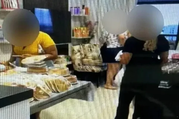 Imagem mostra padaria montada por moradores dentro de um apartamento - Metrópoles