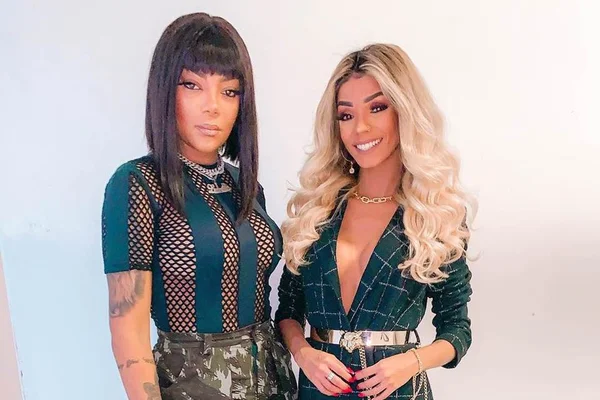 Ludmilla dá aliança de R$ 30 mil à namorada, Brunna Gonçalves