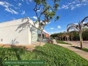 Le Grand Jardin possui áreas comuns planejadas para integrar moradia, lazer e contato com a natureza Le Grand Jardin possui áreas comuns planejadas para integrar moradia, lazer e contato com a natureza