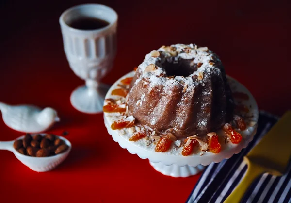 Aprenda a fazer um bolo de tapioca com damasco, amêndoas e limão-siciliano