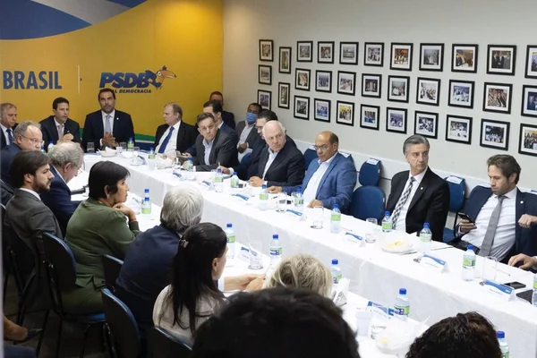 Como o PSDB decidiu liberar diretórios no segundo turno