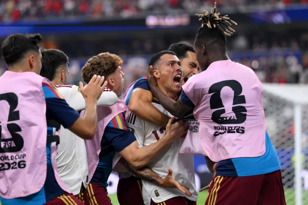 Jogadores da Espanha comemorando gol diante da França na Copa do Mundo