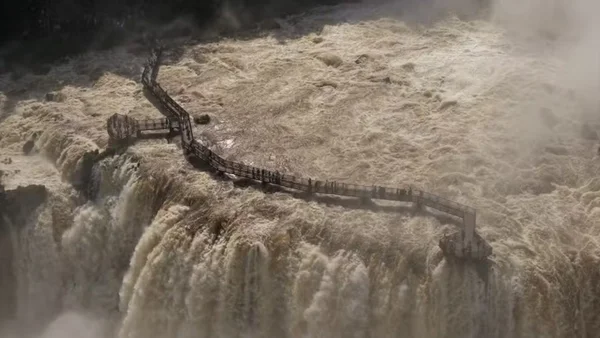 imagem colorida aumento vazao cataratas do iguacu