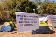 DCE e Coletivos Juntos montam acampamento em defesa do povo palestino