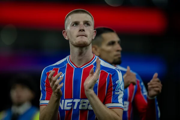 Foto colorida de joia do Crystal Palace - Metrópoles