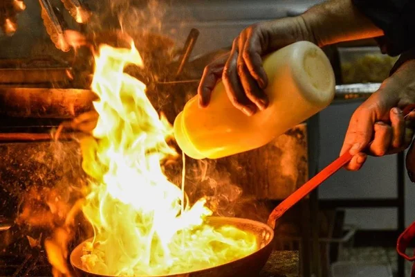 Restaurante no Distrito Federal abre cinco vagas de emprego