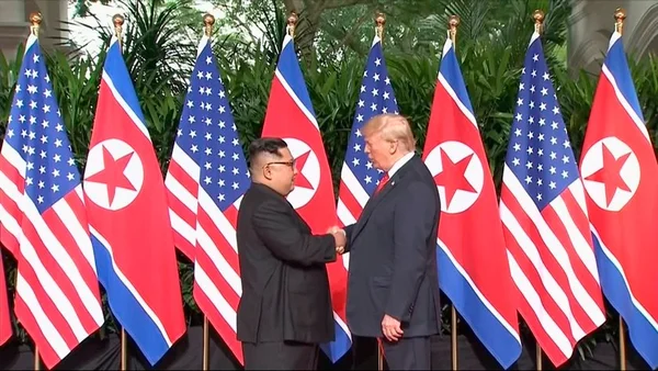 Aperto de mãos marca encontro histórico entre Trump e Kim Jong-un