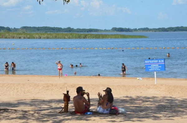 Balneário suspende atividades após ataque de piranhas em MS