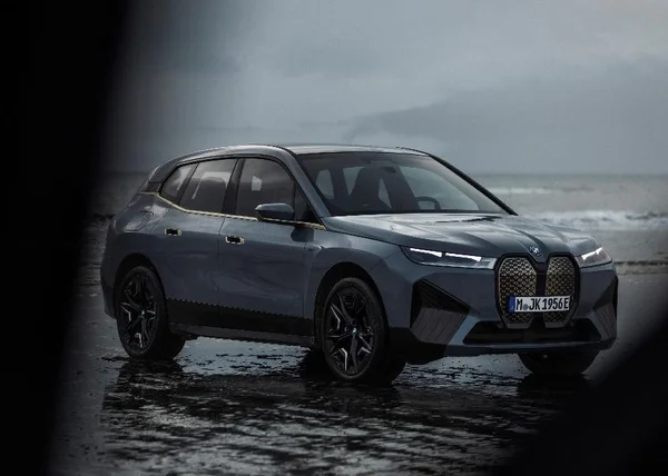 Vem aí o BMW iX M60, SUV elétrico com dois motores de até 619cv