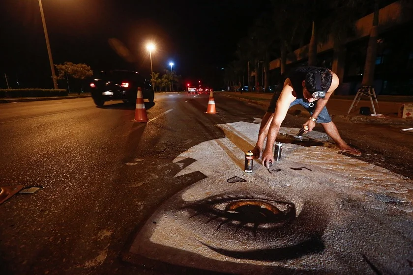 Setor de Indústrias e do Grafite. #bsburaco dá um trato em cratera no SIG - imagem 5 Setor de Indústrias e do Grafite. #bsburaco dá um trato em cratera no SIG - imagem 5