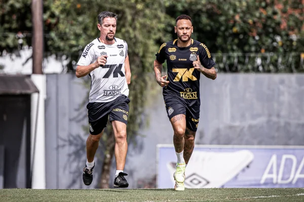 Imagem colorida de Neymar em treino no Santos
