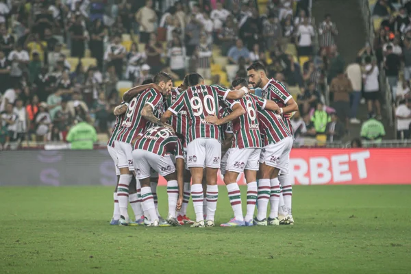 Foto colorida do elenco do Fluminense - Metrópoles