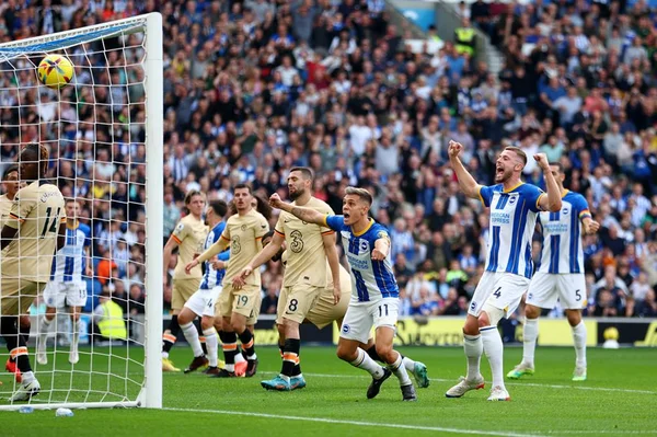 Chelsea decepciona e perde para Brighton; Tottenham no fim