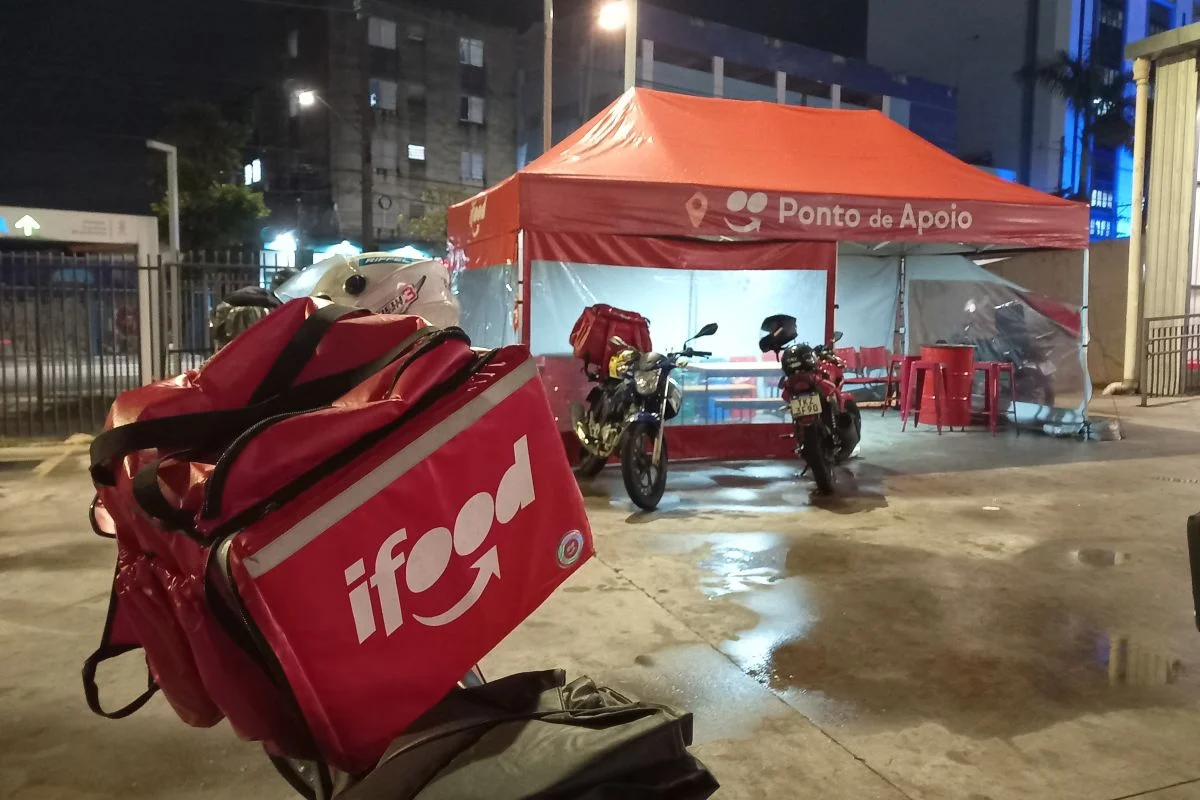Tenda de apoio do iFood no Tucuruvi, na zona norte de São Paulo Tenda de apoio do iFood no Tucuruvi, na zona norte de São Paulo