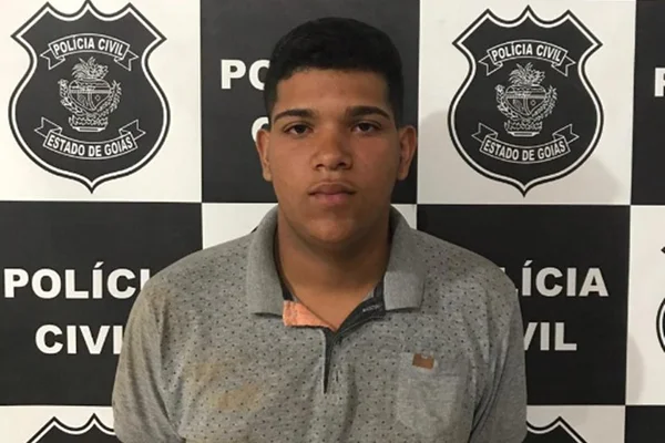 Troca de facas indica que assassino de professor premeditou o crime
