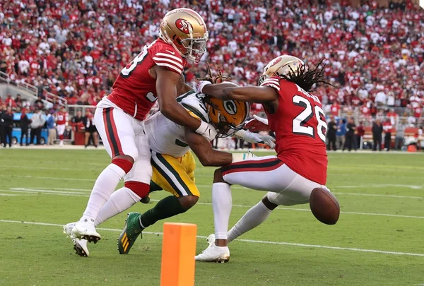 NFL: jogador dos 49ers tosse sangue após jogo e é hospitalizado