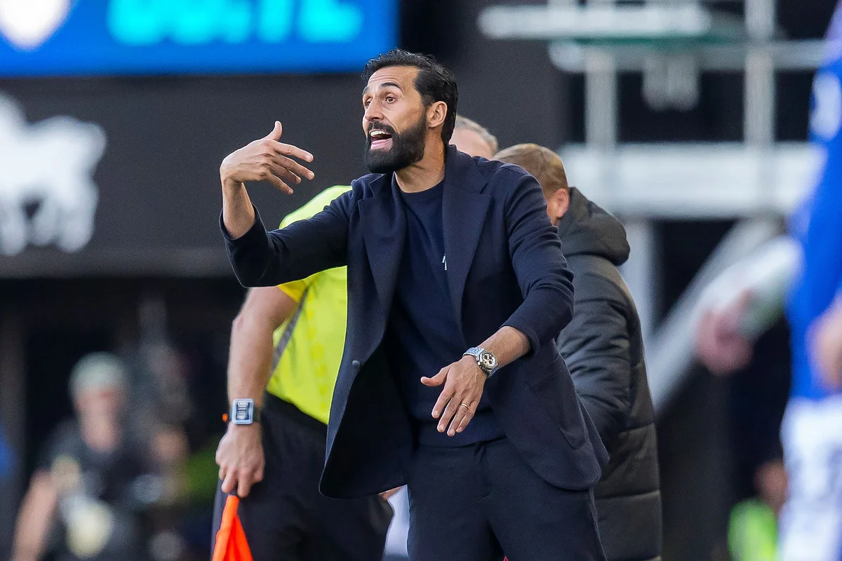 Arbeloa é multado em R$ 165 mil após atacar arbitragem da Premier League