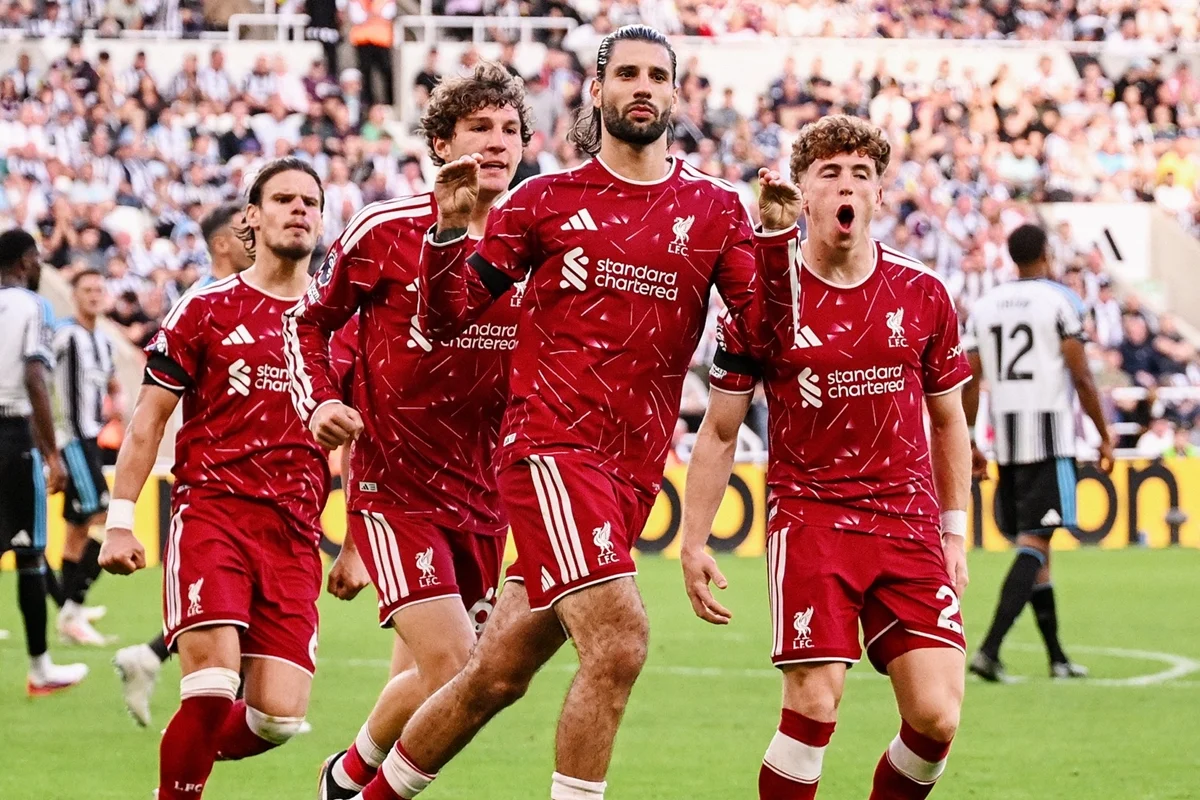 Liverpool comemora gol na Premier League. Liverpool comemora gol na Premier League.