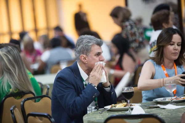 Para “popularizar” MDB, convenção de Baleia tem batuques e bisteca