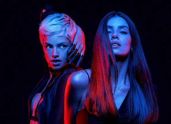 Giovanna (Agatha Moreira) e Angel (Camila Queiroz) em Verdades Secretas 2