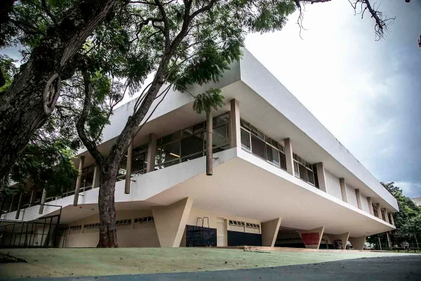 Escolas militares. Brasília deve desculpas a Anísio Teixeira